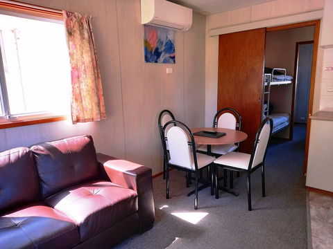 Young Tourist Park - Accommodation ACT 4