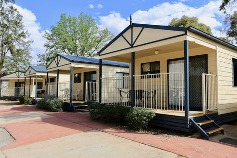 Young Tourist Park - Accommodation ACT 0