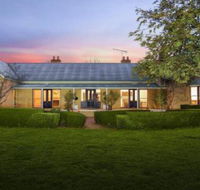 Sutton Downs renovated country home on 100 acres - Accommodation ACT