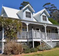 The Dolls House Charming 2 bedroom cottage just a short walk from the village - Accommodation ACT