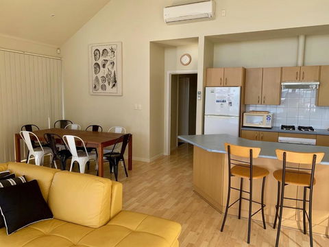 Sheoak Holiday Home - Accommodation ACT 5