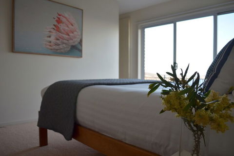 Hilltop House - Accommodation ACT 3