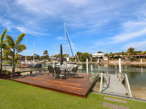 WATERFRONT HOME BORDERING MOOLOOLABA - Accommodation ACT 6