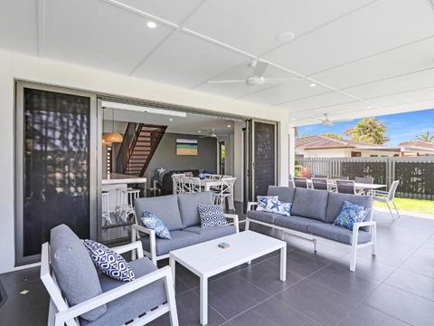 WATERFRONT HOME BORDERING MOOLOOLABA - Accommodation ACT 3