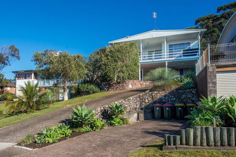 Fingal Bay Beach House 32 Lentara Street - Accommodation ACT 1