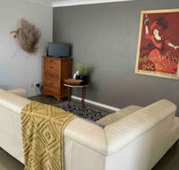 Cosy 1 Bedroom Unit With Views of The City - Accommodation ACT