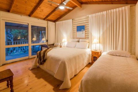 Yallingups Best Located Beach House - Accommodation ACT 3