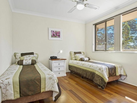 DAVIES STREET MOLLYMOOK 4 / 14 - Accommodation ACT 3