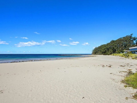 DAVIES STREET MOLLYMOOK 4 / 14 - Accommodation ACT 4