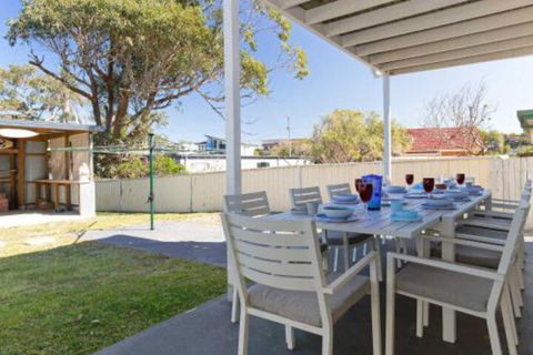 SeaHaven 2 Richardson Ave Large Home With Aircon Smart TV WIFI Netflix & Boat Parking - Accommodation ACT 5