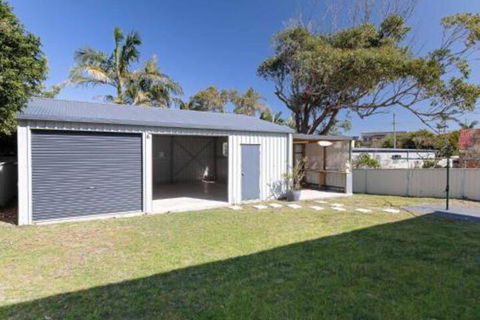 SeaHaven 2 Richardson Ave Large Home With Aircon Smart TV WIFI Netflix & Boat Parking - Accommodation ACT 7