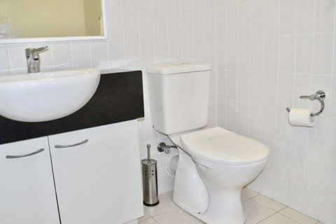 Convenient City Aprt For 2 W / Pool Gym Tennis Court - Accommodation ACT 7