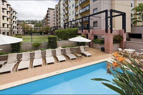 Convenient City Aprt For 2 W / Pool Gym Tennis Court - Accommodation ACT 1