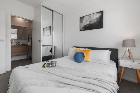 Heart Of Ormond Apartment By Ready Set Host - Accommodation ACT 5