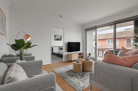 Heart Of Ormond Apartment By Ready Set Host - Accommodation ACT 2