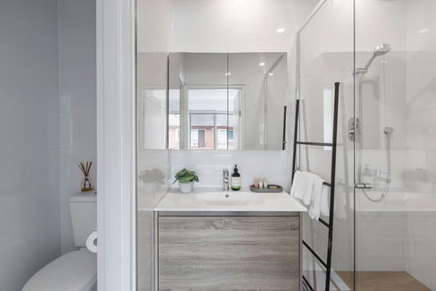 Heart Of Ormond Apartment By Ready Set Host - Accommodation ACT 4