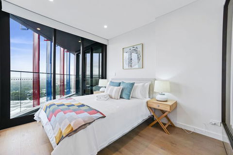 HomeHotel Extreme Luxury Apt Next To Mall & Train - Accommodation ACT 3