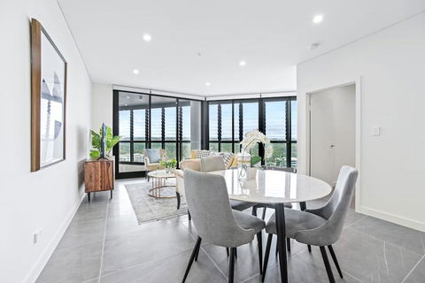 HomeHotel Extreme Luxury Apt Next To Mall & Train - Accommodation ACT 5