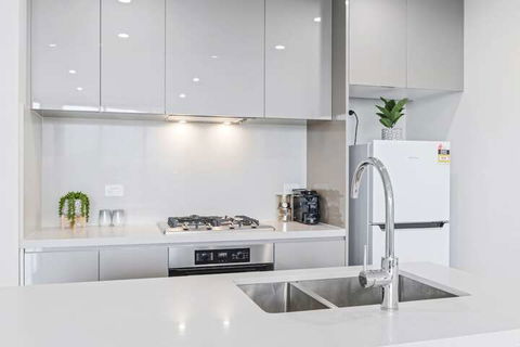 HomeHotel Extreme Luxury Apt Next To Mall & Train - Accommodation ACT 7