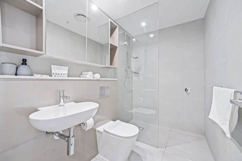 HomeHotel Extreme Luxury Apt Next To Mall & Train - Accommodation ACT 1
