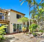 Resort Style The Oasis Resort Villa 7 2 Landsborough Pde - Accommodation ACT