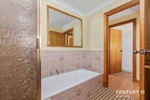 Reef & Vines Port Noarlunga - Accommodation ACT 5