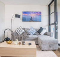 Bright  Modern 2bed 2bath APT With Parking - Accommodation ACT