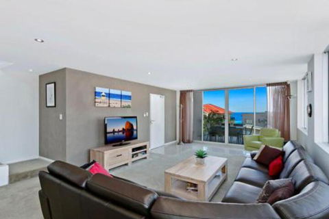 Catalina Luxury 9 - Accommodation ACT 2