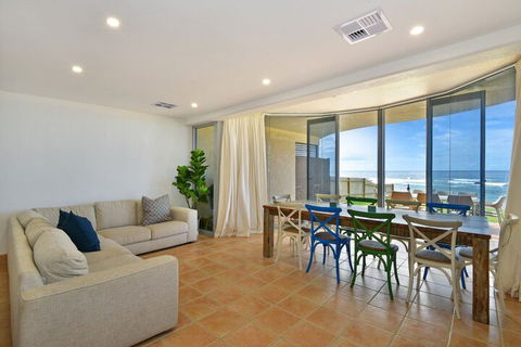 JoeAnne At Blue Bay Absolute Beachfront - Accommodation ACT 6