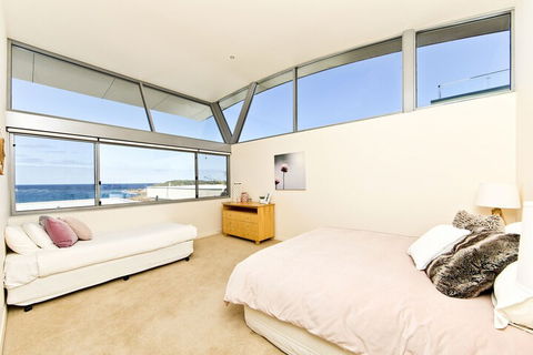 Whale View - Accommodation ACT 7