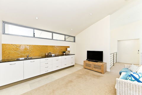 Whale View - Accommodation ACT 6