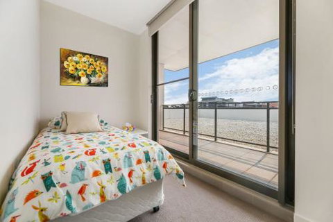 Cosy 3BR Penthouse Close To Westfield Hornsby & Train Station - Accommodation ACT 0