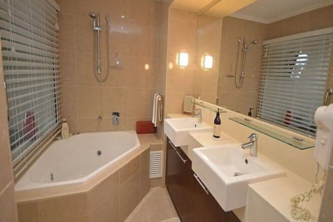 2 BDR / Apt / Foxtel / WiFi / Pool / Parking / Spa / Hervey Bay - Accommodation ACT 3
