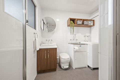 Boats And Bedzzz Houseboat Stays & Renmark River Villas - Accommodation ACT 2