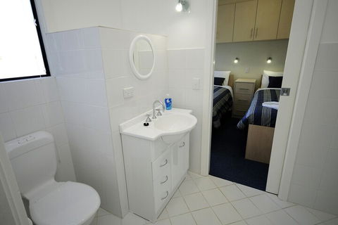Boats And Bedzzz Houseboat Stays & Renmark River Villas - Accommodation ACT 3