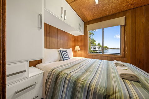 Boats And Bedzzz Houseboat Stays & Renmark River Villas - Accommodation ACT 5