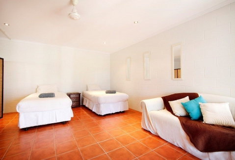 Hideaway Retreat Beach House With Pool - Accommodation ACT 4
