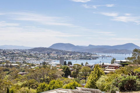 The Lookout - Accommodation ACT 5