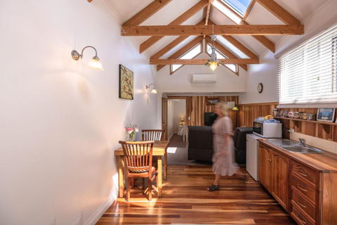 Ellies Cottages - Accommodation ACT 4
