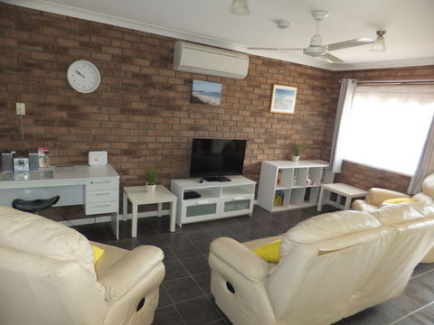 Ocean Beach Chalet 18 - Accommodation ACT 3