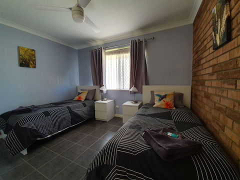 Ocean Beach Chalet 18 - Accommodation ACT 4
