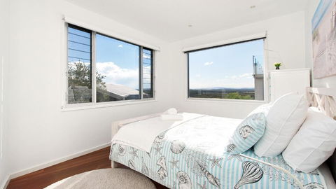 The Lookout Ultra Modern & Luxurious - Accommodation ACT 6