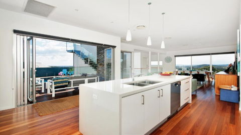 The Lookout Ultra Modern & Luxurious - Accommodation ACT 5