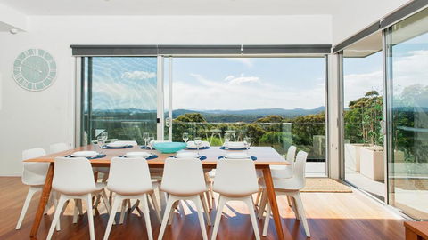 The Lookout Ultra Modern & Luxurious - Accommodation ACT 4