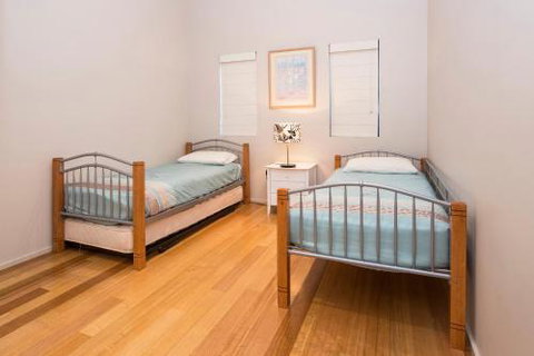 Caves Retreat - Accommodation ACT 6
