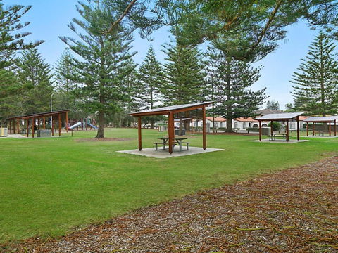 Toowoon Bay Townhouse Unit 6 - Accommodation ACT 5