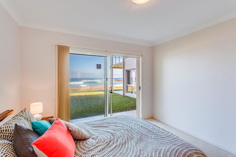 Hear The Waves At Anna Bay! - Accommodation ACT 2