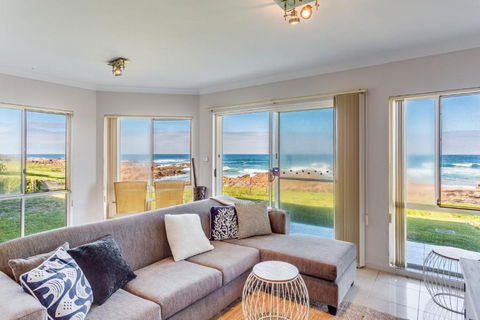 Hear The Waves At Anna Bay! - Accommodation ACT 3