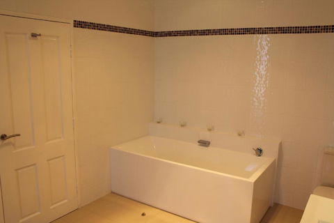 Gundaroo Manor Bed & Breakfast - Accommodation ACT 2
