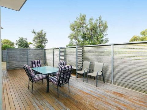 ONE LEVEL At BROADBEACH RESORT - Accommodation ACT 1